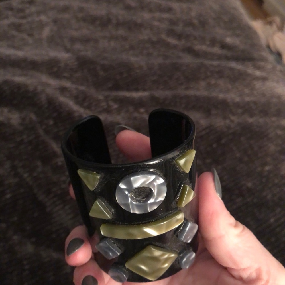Geo- black bangle - Picture 3 of 4